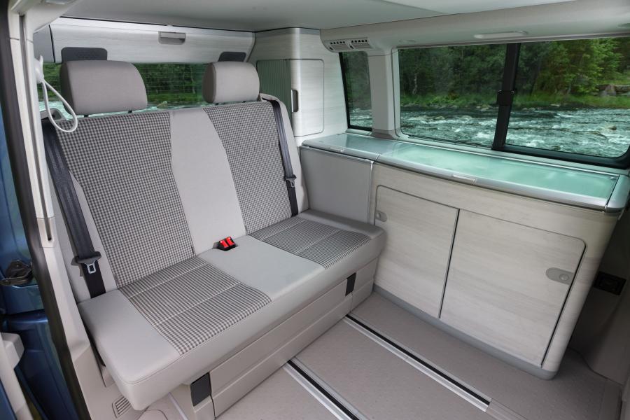 Интерьер Volkswagen California Coast (T6) 2015 года  (WW) (фото 3 из 9)